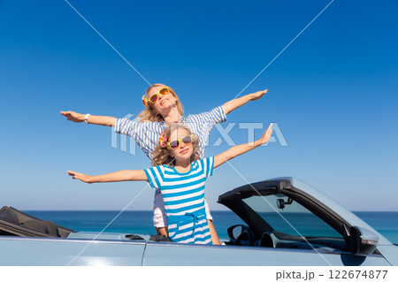 Happy family travel by car by the sea 122674877