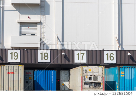 物流施設 122681504