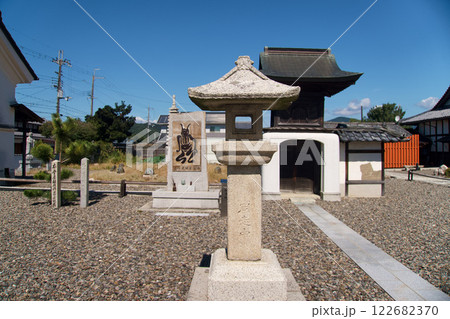 御神籤始まりのお寺の境内 122682370