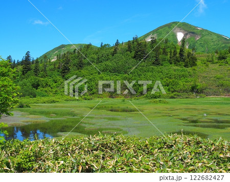 初秋の高谷池と火打山 122682427
