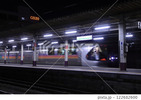 夜の甲府駅に到着するE26系甲府行カシオペア紀行_2024/12/21撮影 夜の甲府駅に到着するE26系甲府行カシオペア紀行_2024/12/21撮影 122682600