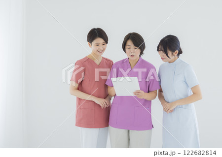医療スタッフ、看護師、若い女性、医療従事者 医療スタッフ、看護師、若い女性、医療従事者 122682814
