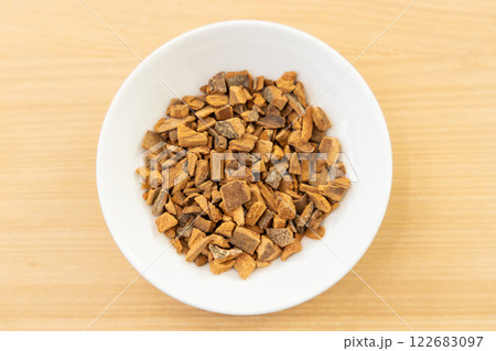 漢方　生薬　ケイヒ　桂皮 122683097