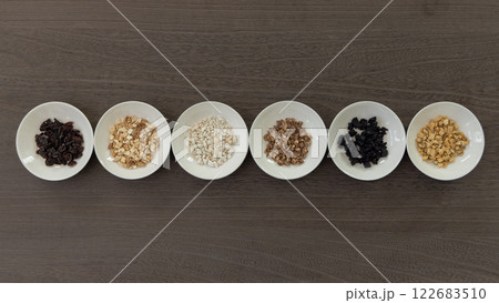 漢方薬　生薬　東洋医学　【六味丸-調剤-6セット】 122683510