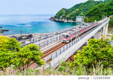 山陰本線 余部橋梁を渡る特急はまかぜ 山陰本線 余部橋梁を渡る特急はまかぜ 122683800