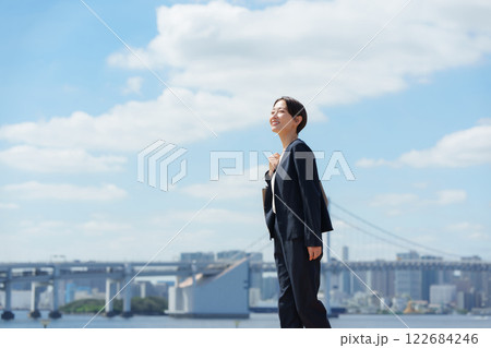 ビジネス　女性	 122684246