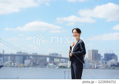 ビジネス　女性	 122684252