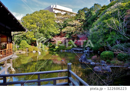 友泉亭公園　紅葉のある風景 122686223