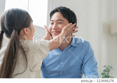 9歳の娘とパパ 122686276