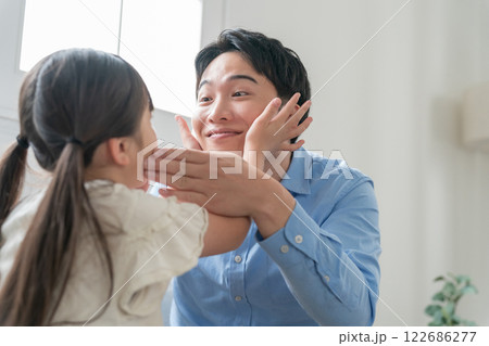 9歳の娘とパパ 122686277