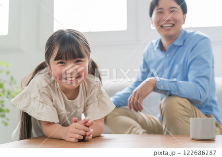 9歳の娘とパパ 122686287