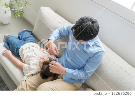 9歳の娘とパパ 122686296