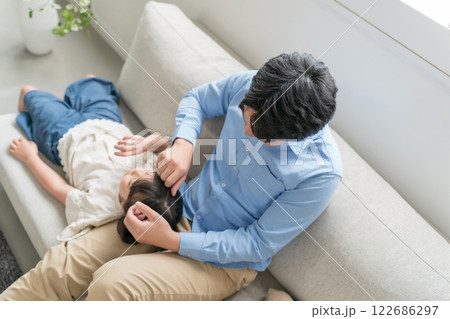 9歳の娘とパパ 122686297