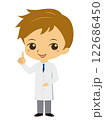 指差しをする白衣を着た男性、医者の全身 122686450