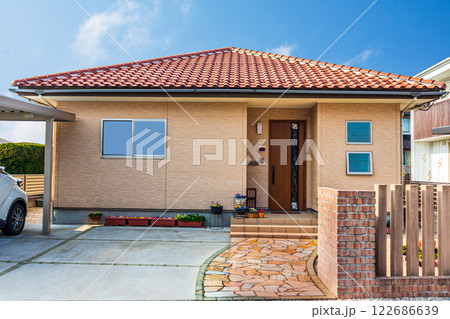住宅外観　玄関アプローチ　エクステリア 122686639