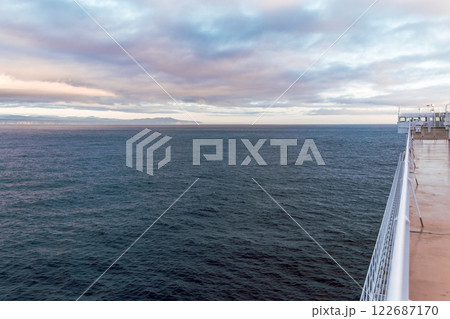 【大海原を北上するさんふらわあ ふらのの艦橋】 【大海原を北上するさんふらわあ ふらのの艦橋】 122687170