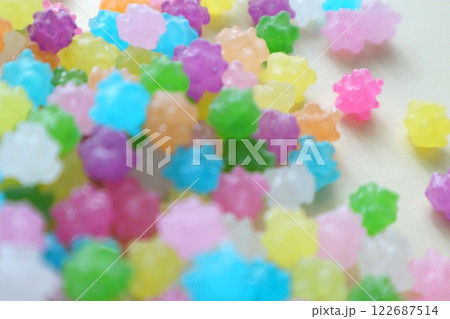 カラフルなお菓子の金平糖 122687514