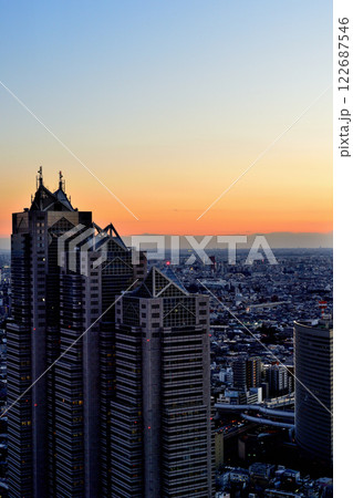 東京都庁 展望室から都市の夕景 東京都庁 展望室から都市の夕景 122687546