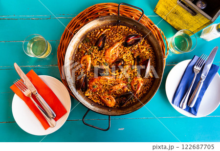 Paella with seafood - traditional Spanish dish 122687705