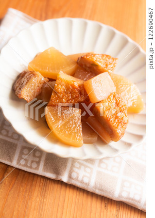 大根 さつま揚げ こんにゃくの味染み炒め煮 122690467