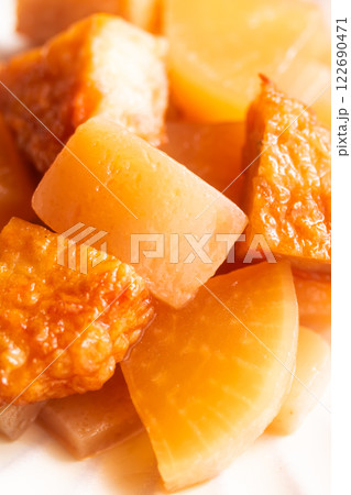 大根 さつま揚げ こんにゃくの味染み炒め煮 大根 さつま揚げ こんにゃくの味染み炒め煮 122690471