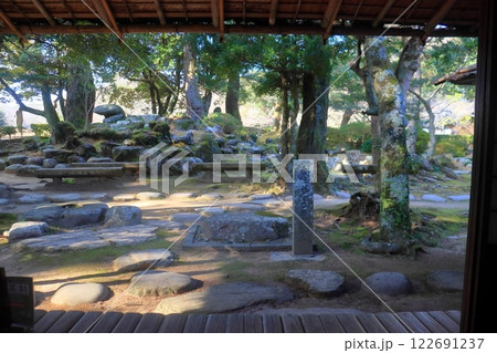 萩城 城内の花江茶亭から眺める庭園（山口県萩市） 122691237