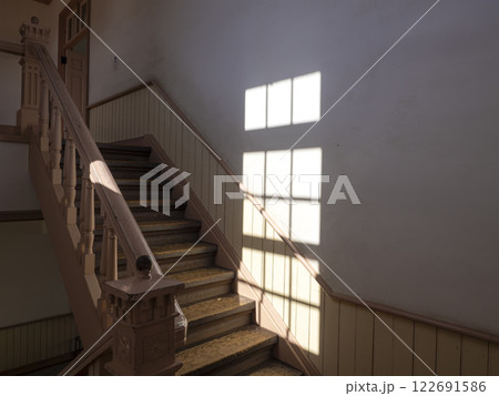 旧浦河支庁庁舎内の階段 北海道開拓の村 旧浦河支庁庁舎内の階段 北海道開拓の村 122691586