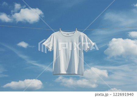 青空の下で白いTシャツが風に揺れる洗濯日和「AI生成画像」 青空の下で白いTシャツが風に揺れる洗濯日和「AI生成画像」 122691940