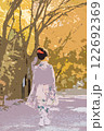 着物姿で歩く女性 122692369