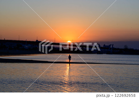 西宮市香櫨園浜の夜明け 西宮市香櫨園浜の夜明け 122692658