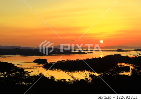 【宮城県】朝焼けの松島（日本三景） 122692813