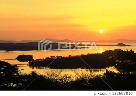 【宮城県】朝焼けの松島（日本三景） 122692816