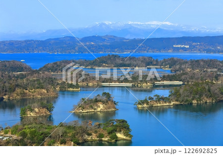 【宮城県】快晴の松島と蔵王連峰(日本三景) 【宮城県】快晴の松島と蔵王連峰(日本三景) 122692825