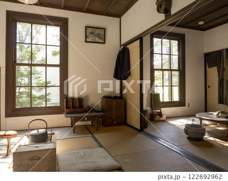 旧手宮駅長官舎の内部　和室と居間　北海道開拓の村 122692962