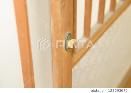 古い建具の中折捻締り錠 122693672