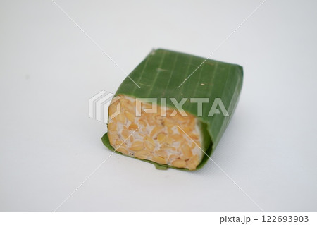 Tempeh is a traditional Indonesian food made from soybeans fermented with the Rhizopus oligosporus fungus 122693903