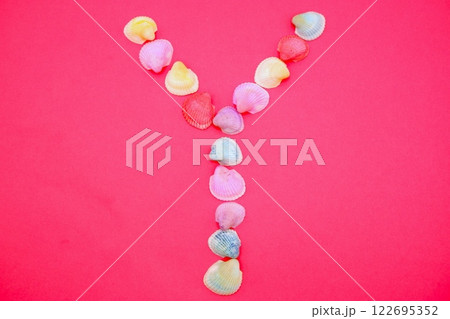 貝で作ったアルファベット 貝で作ったアルファベット 122695352