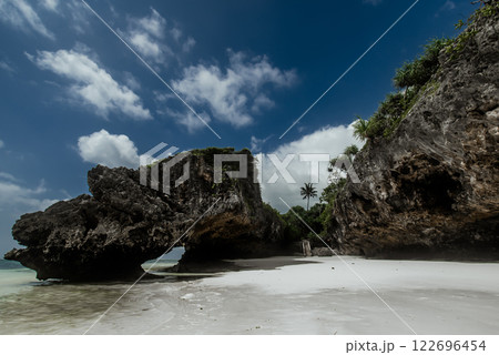 Interesting rock formations in white sand beach, Mtende, Zanzibar, Tanzania, wide shot 122696454