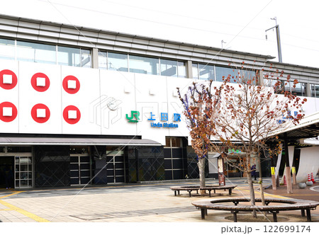 上田電鉄別所線の上田駅・六文銭 122699174