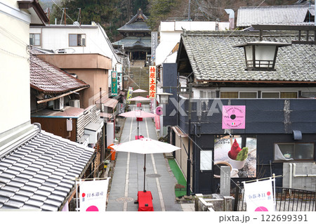 長野の別所温泉にある北向観音の参道 122699391