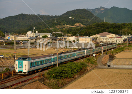 紀勢本線を走る381系L特急くろしお9両 紀勢本線を走る381系L特急くろしお9両 122700375
