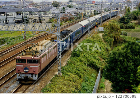 2006年　東海道本線を走るEF8146ブルートレイン日本海4号 122700399