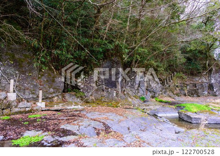周辺の岩風景　清流風景　夫婦岩「恋愛成就・家内安全・五穀豊穣」巨大なパワースポット(山都町馬見原) 122700528