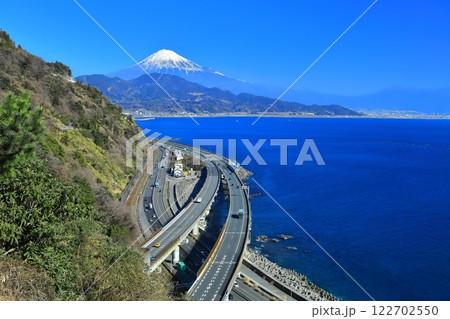 【静岡県】薩埵峠から見た富士山 122702550
