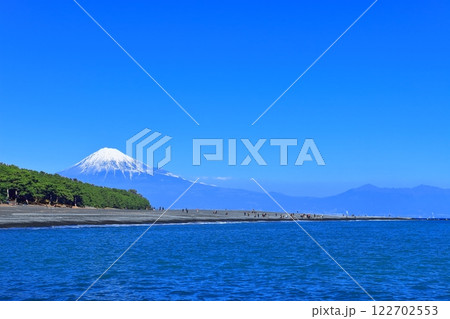 【静岡県】快晴の富士山と三保の松原 122702553