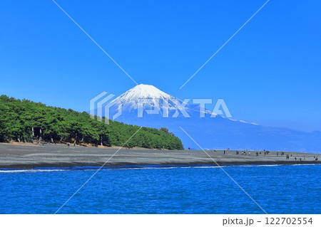 【静岡県】快晴の富士山と三保の松原 122702554