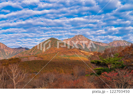 【山梨県】秋の清里、美し森展望台から見る八ヶ岳(赤岳) 【山梨県】秋の清里、美し森展望台から見る八ヶ岳(赤岳) 122703450