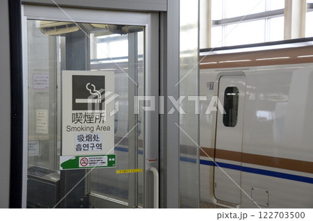 駅の喫煙所 駅の喫煙所 122703500