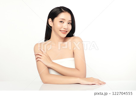 Beautiful young asian woman with clean fresh skin on white background, Face care, Facial treatment, Cosmetology, beauty and spa, Asian women portrait. 122704555