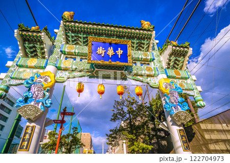 日本の横浜都市景観白虎が飾られた横浜中華街・延平門や中華街西門通りなどを望む=令和7年2月7日 日本の横浜都市景観白虎が飾られた横浜中華街・延平門や中華街西門通りなどを望む=令和7年2月7日 122704973